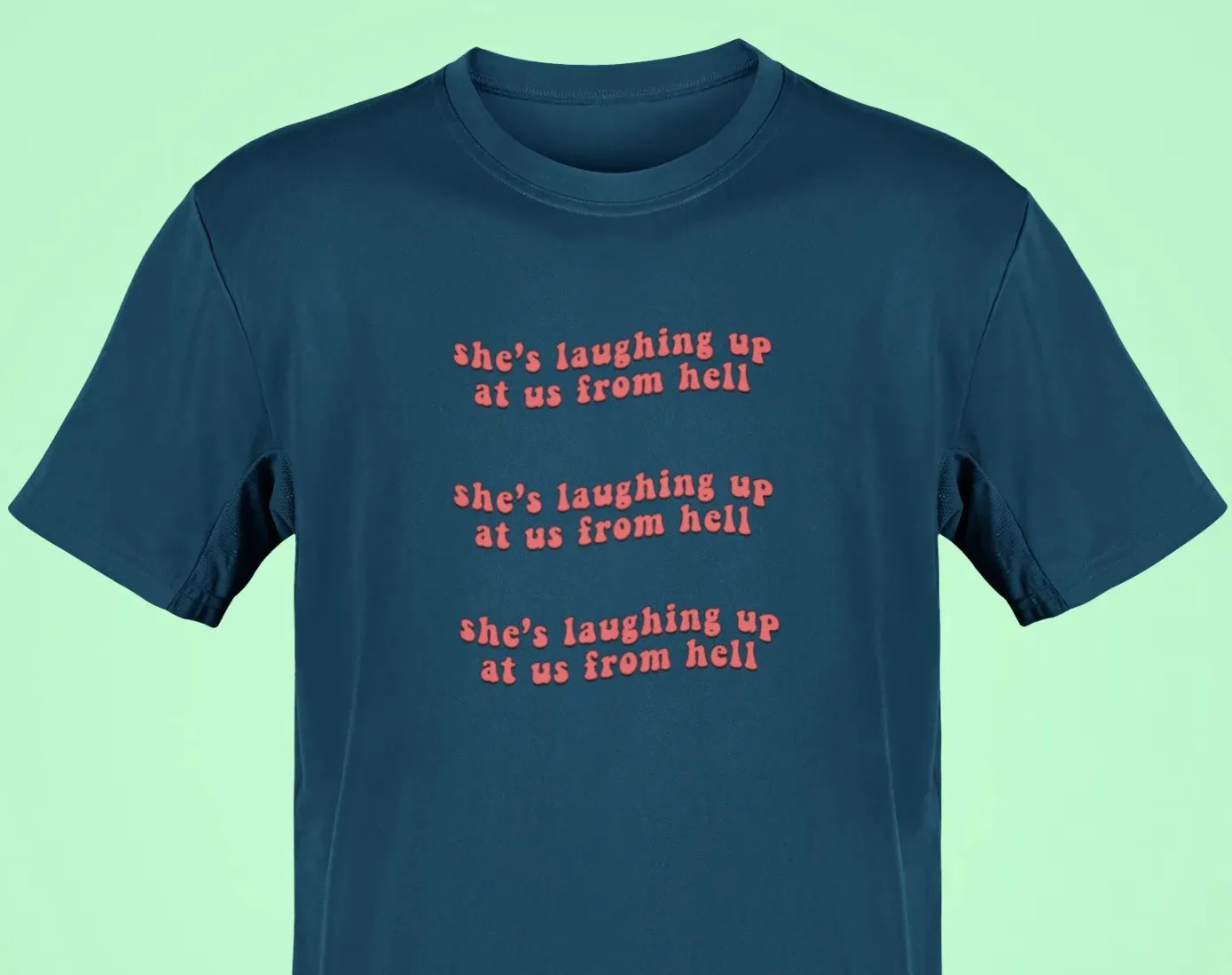 She's laughing up at us from hell Oversized T-Shirt